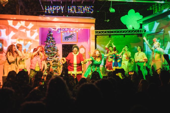 Photo by Ismael Quintanilla. Edward Normalhands at The Museum of Human Achievement, 2023.