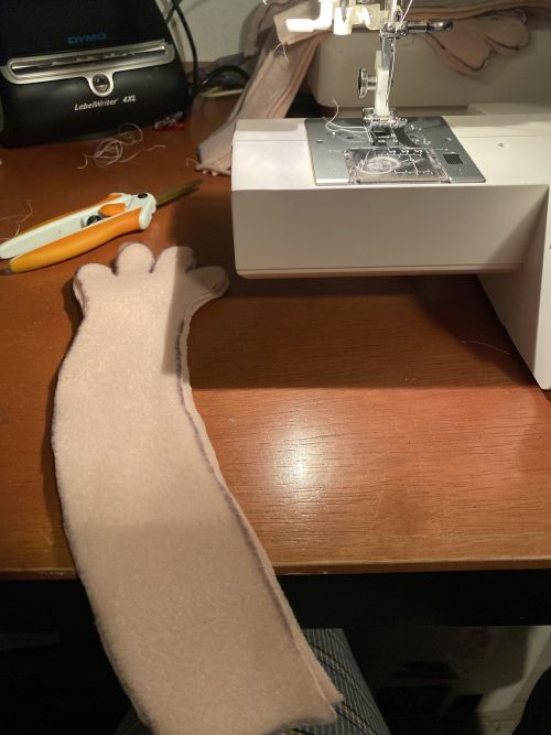 Sewing machine and half-assembled glove