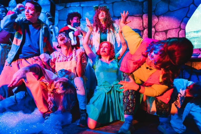 Photo by Ismael Quintanilla. Edward Normalhands at The Museum of Human Achievement, 2023.